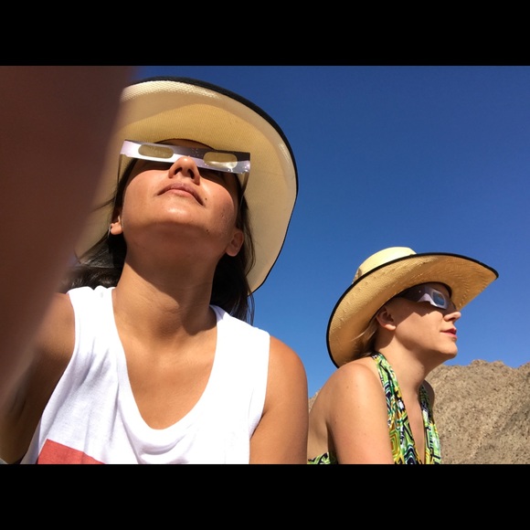 Hi, I’m Viviana and this is my closet - Picture 5 of 6